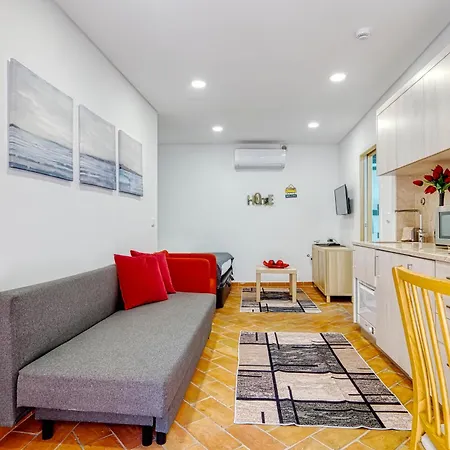 Lejlighed Homey Haven With A Rustic Charm *
