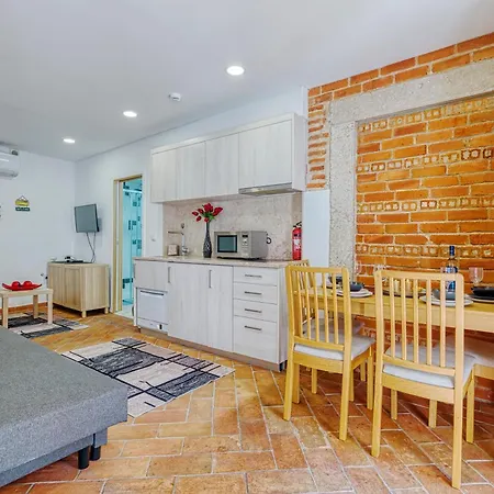 Homey Haven With A Rustic Charm * Lisboa