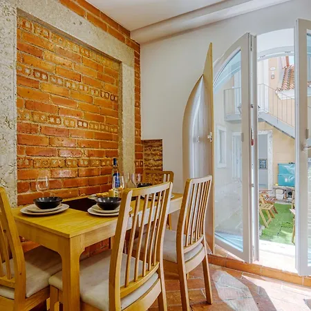 Homey Haven With A Rustic Charm Lejlighed